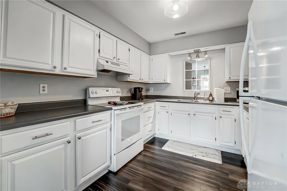 Property Photo: 321 Elmwood Drive OH 45066