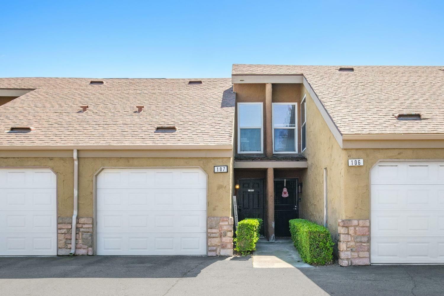 Property Photo:  7166 N Fruit Avenue 107  CA 93711 