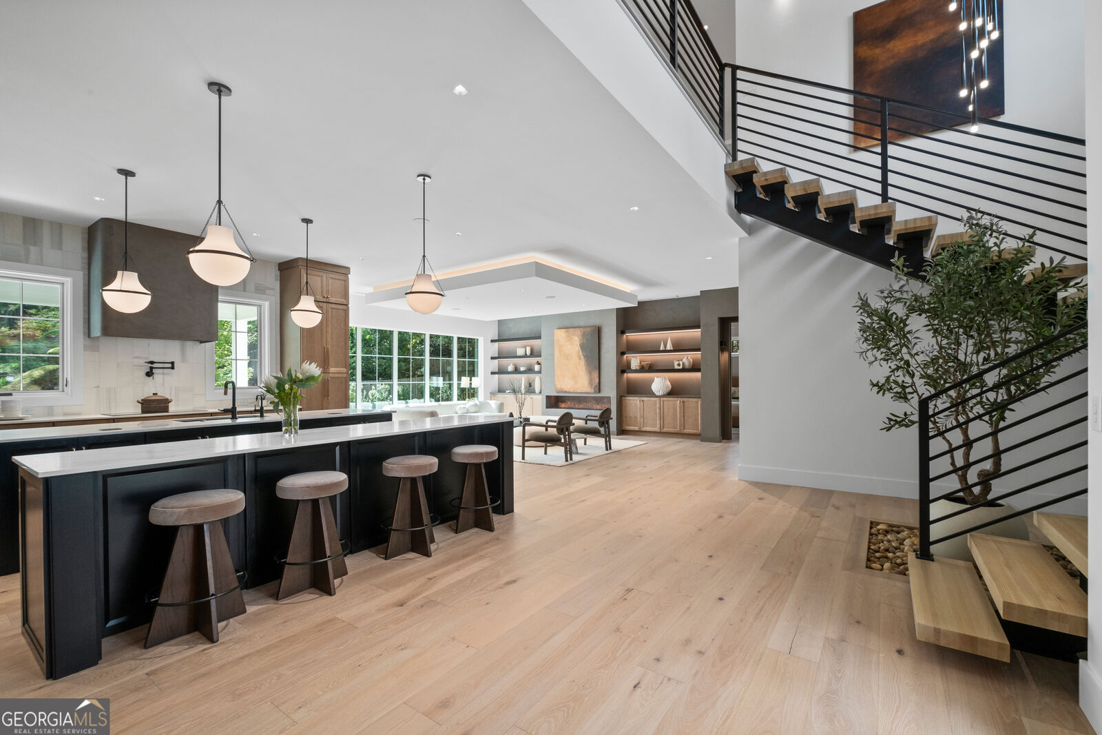 Property Photo: 2650 Roswell Road GA 30062