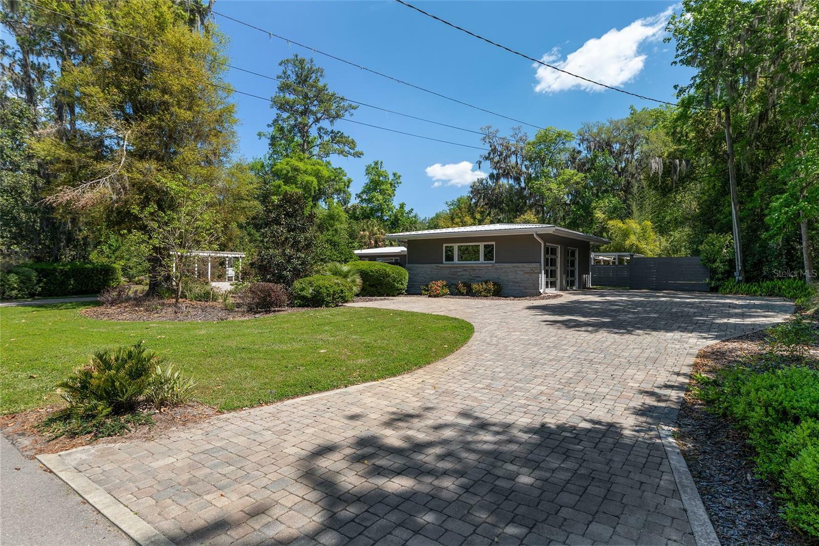 Property Photo: 601 NW 23rd Street FL 32607