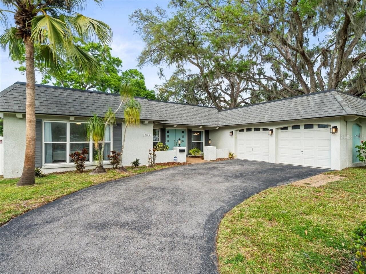 Property Photo: 3103 Areca Circle FL 33618