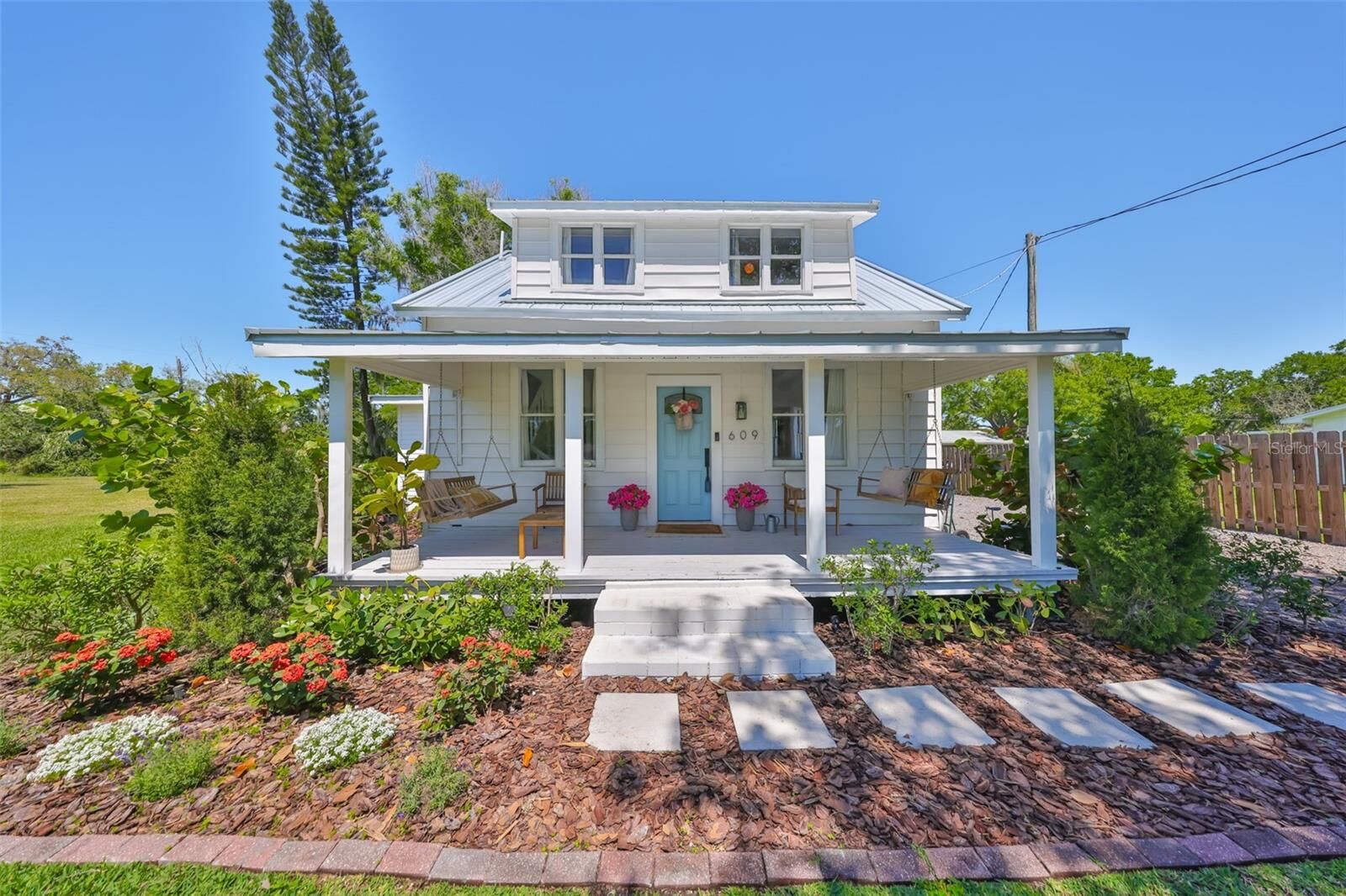 Property Photo: 609 4th Avenue SW FL 33570