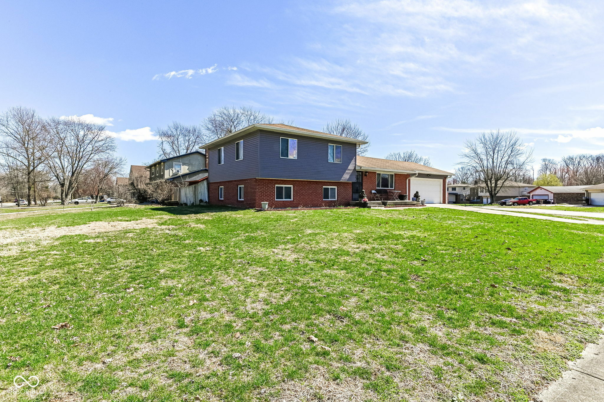 5414 Honey Comb Lane  Indianapolis IN 46221 photo