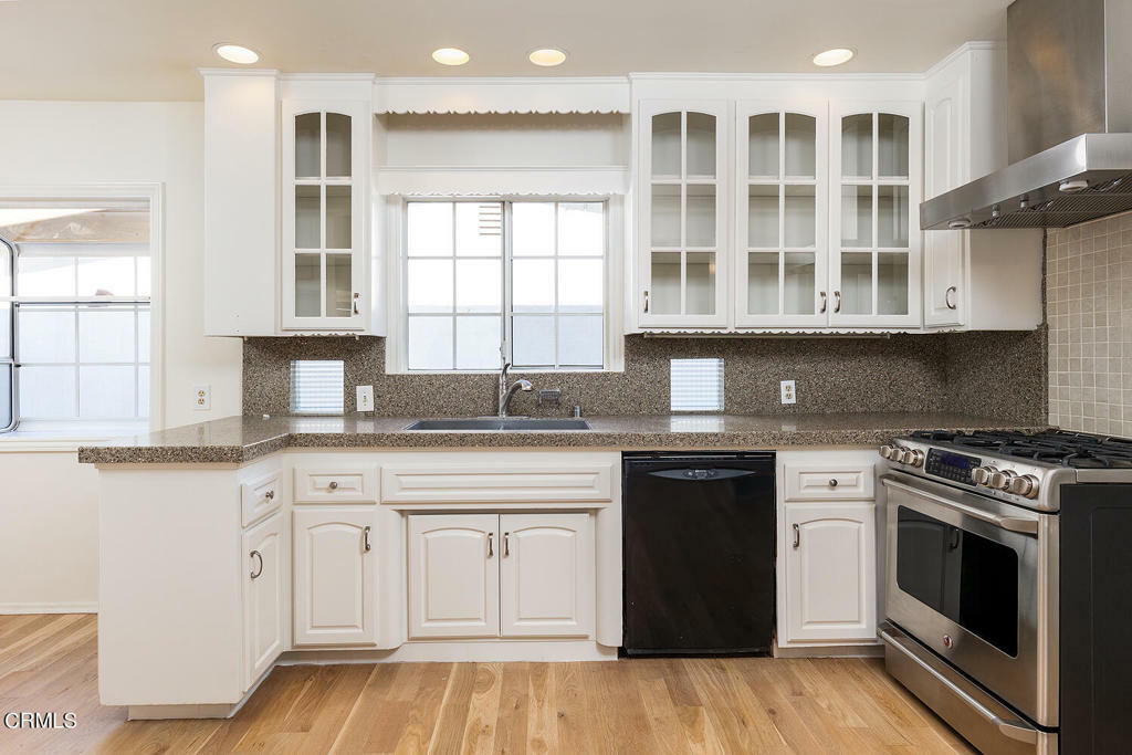 Property Photo: 15501 Huston Street CA 91436