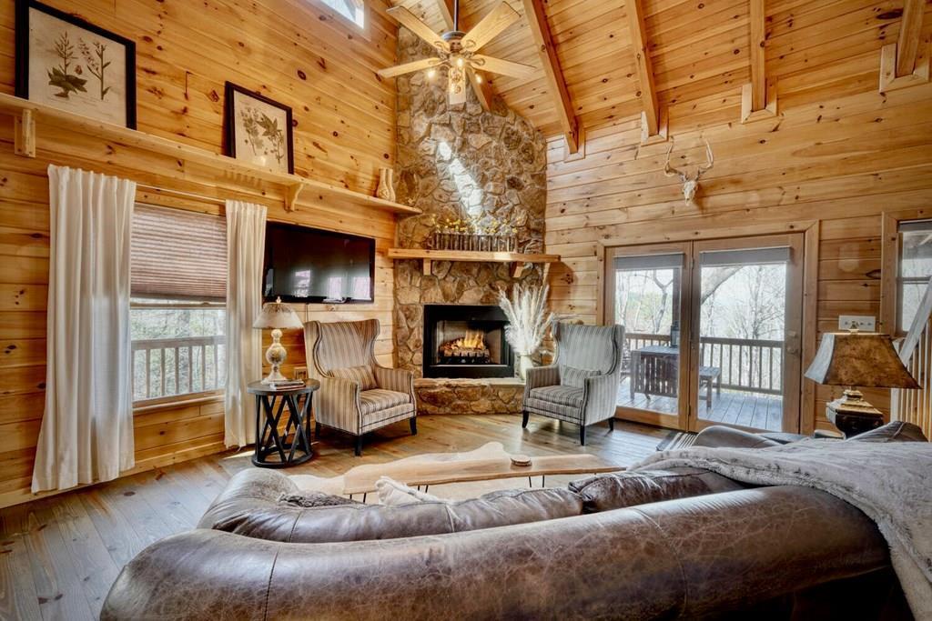 Property Photo: 879 Mill Stone Mountain GA 30513