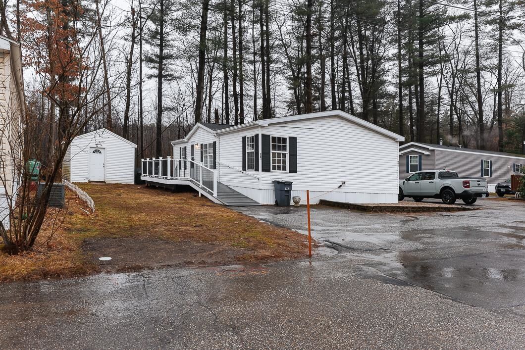 Property Photo:  26 Garnet Lane  NH 03054 