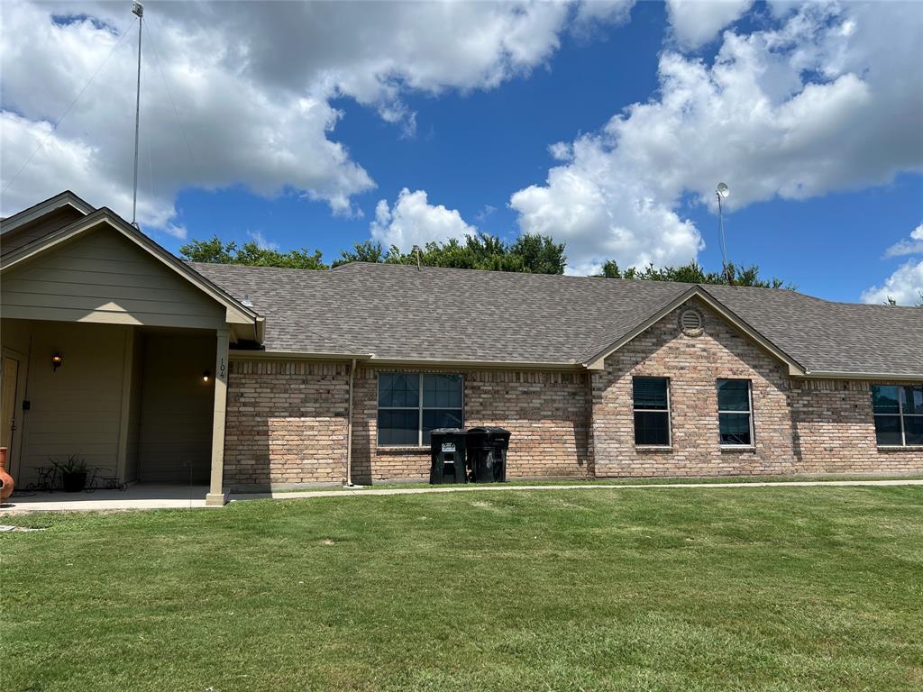 Property Photo: 104 Sunburst Court TX 76087