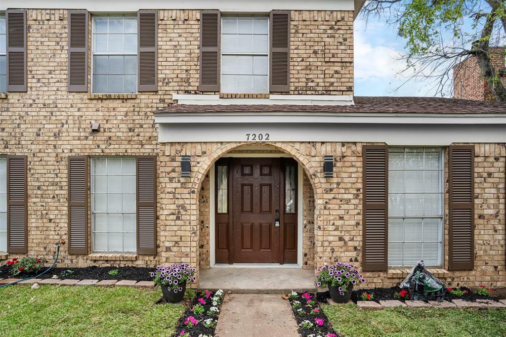 Property Photo: 7202 Bayberry Lane TX 75249
