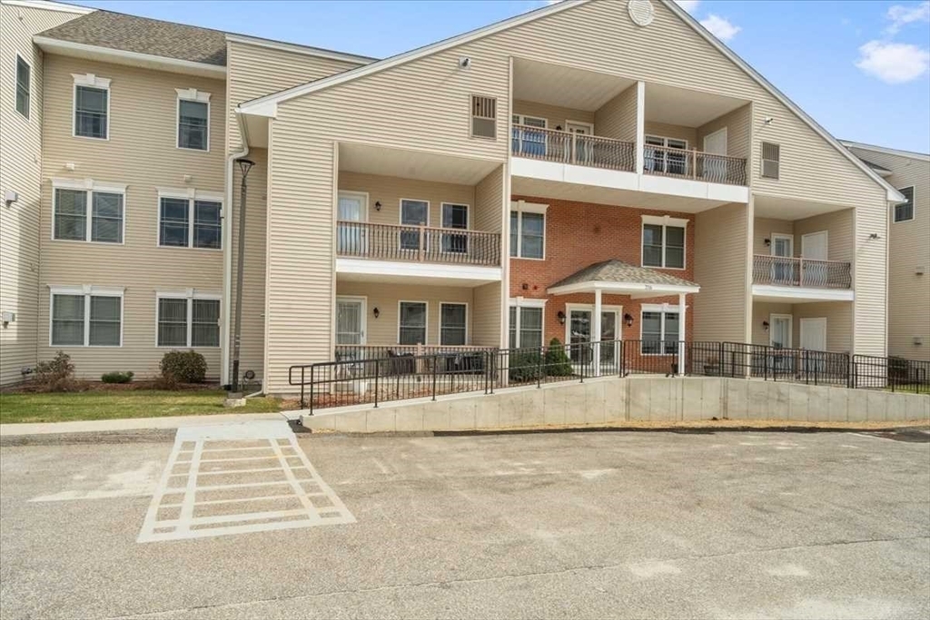 Property Photo:  216 Reservoir St 304  MA 01520 