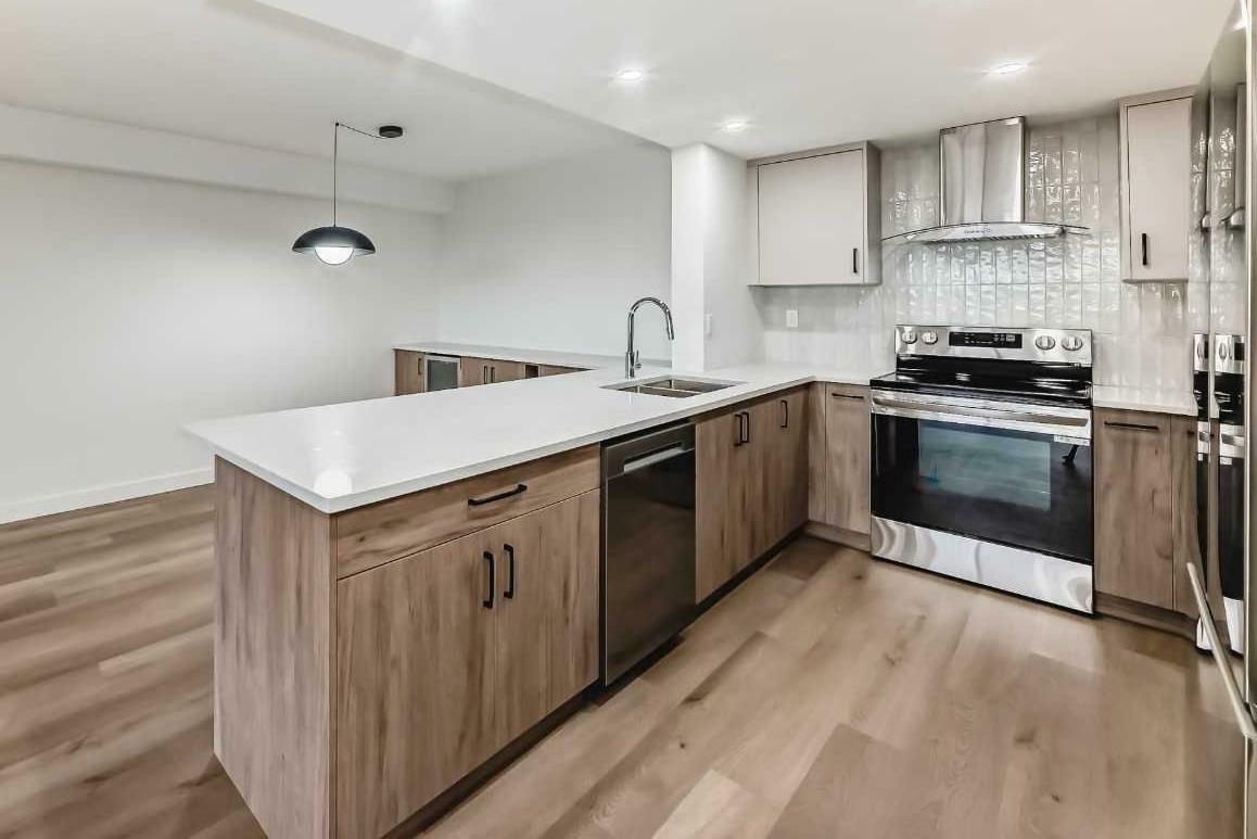 Property Photo: 225 25 Avenue SW 806 AB T2S 2V2