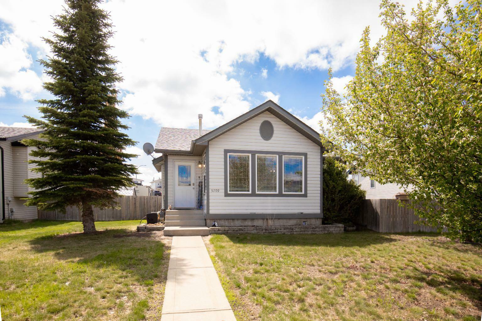 5709 Park Street  Blackfalds AB T0M 0J0 photo