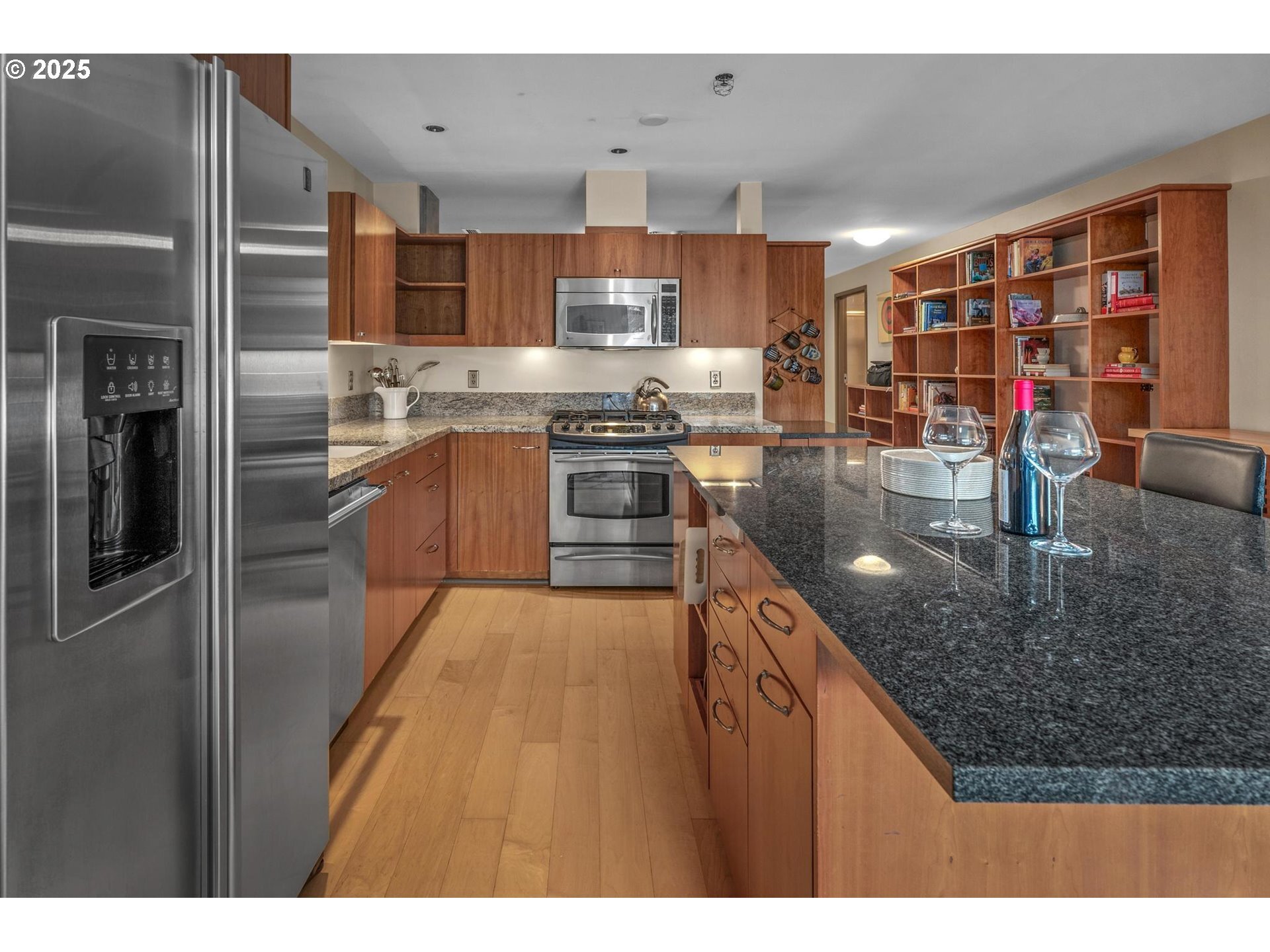 Property Photo:  1221 SW 10th Ave 306  OR 97205 