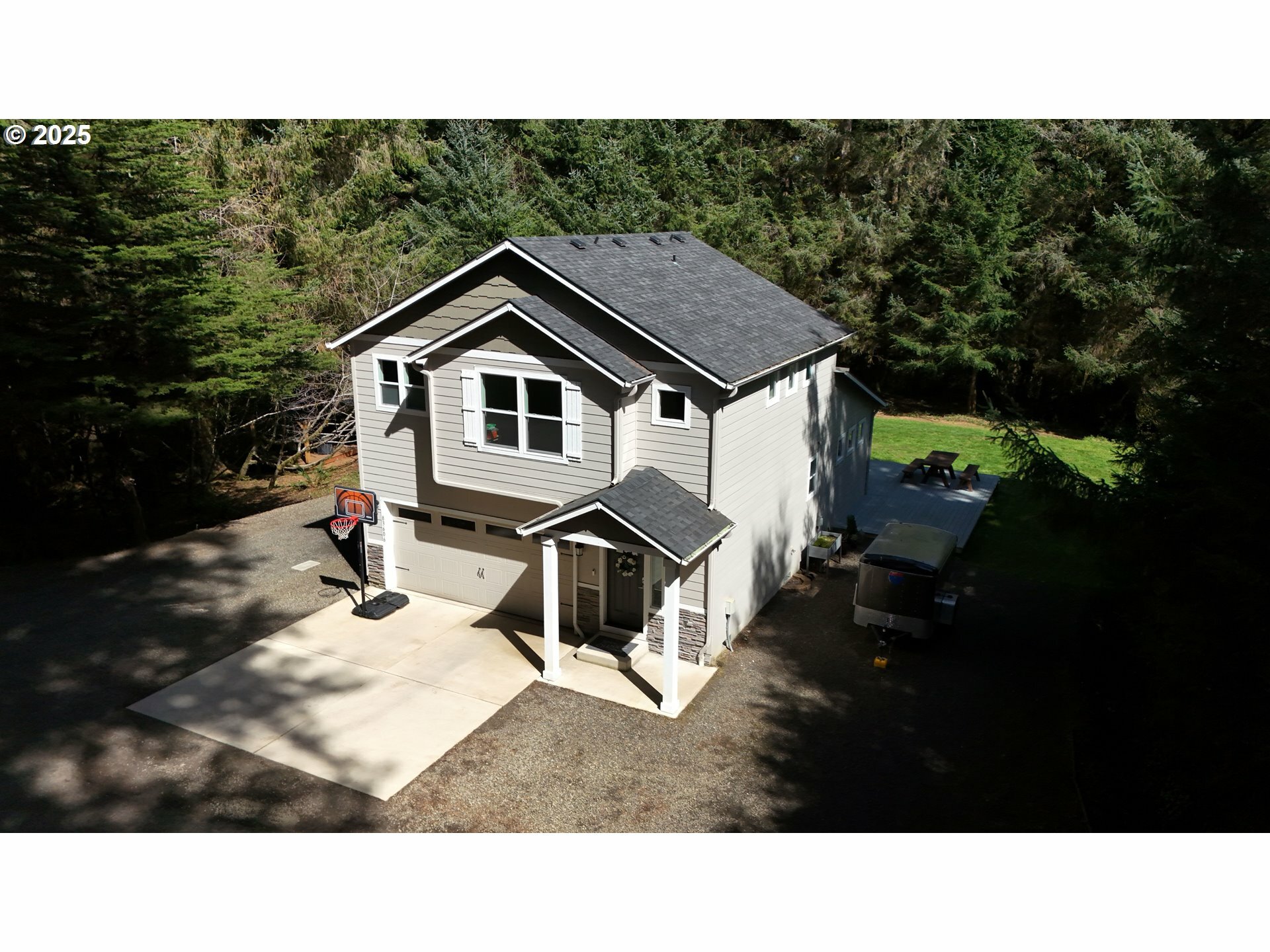 Property Photo:  83606 Clear Lake Rd  OR 97439 