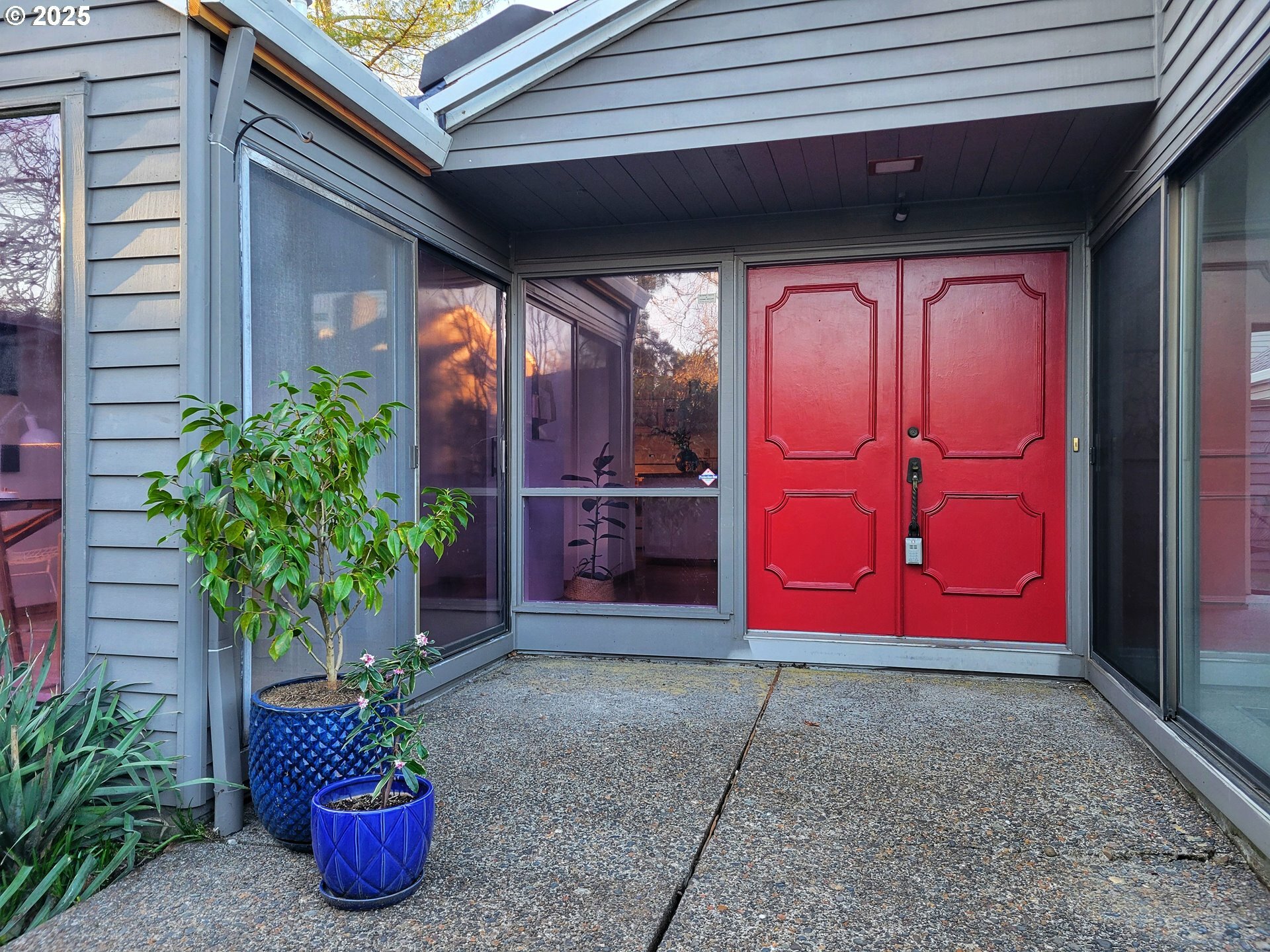 Property Photo: 20 Greenridge Ct OR 97035