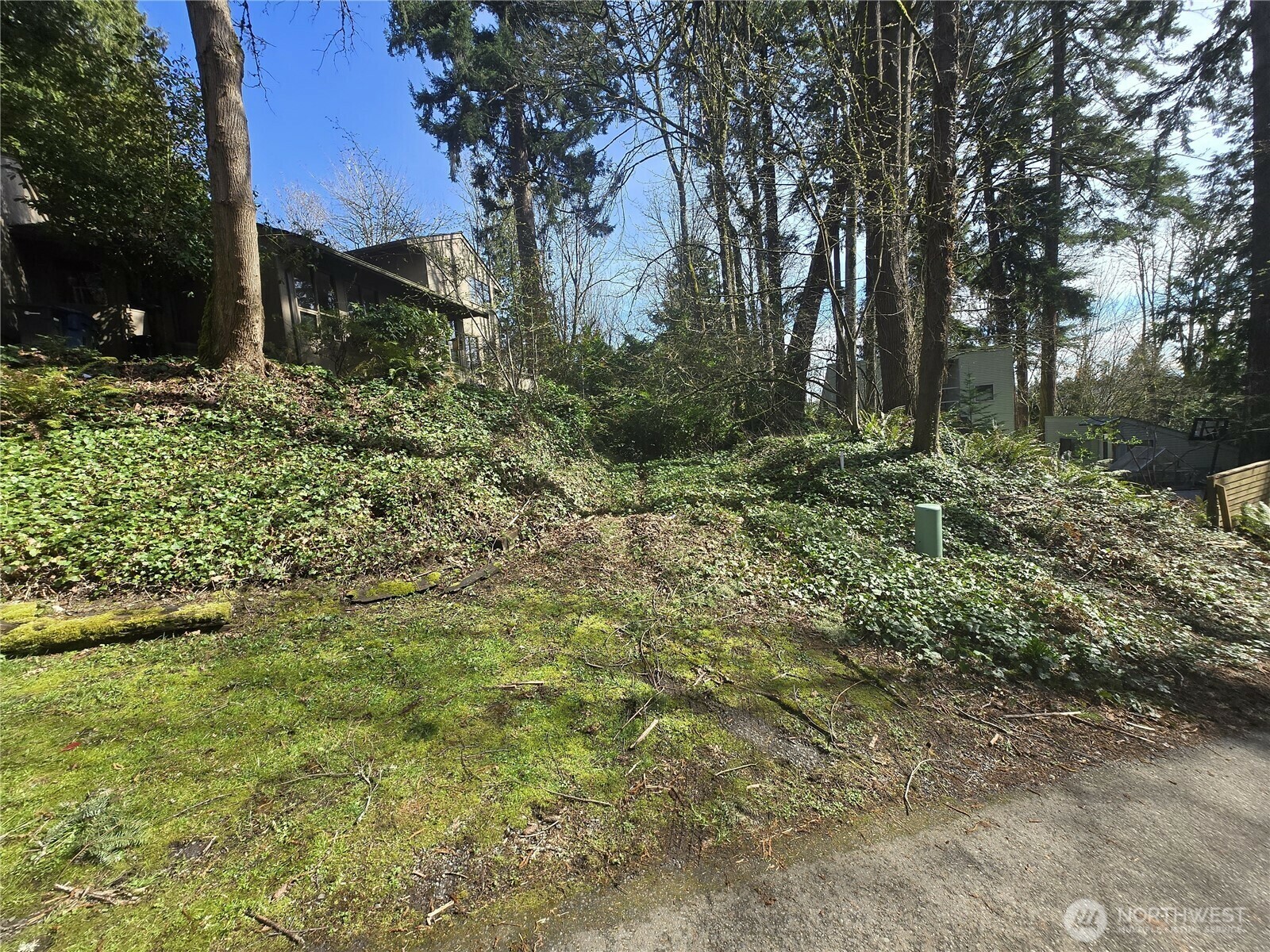 Property Photo: 7442 92nd Avenue SE WA 98040