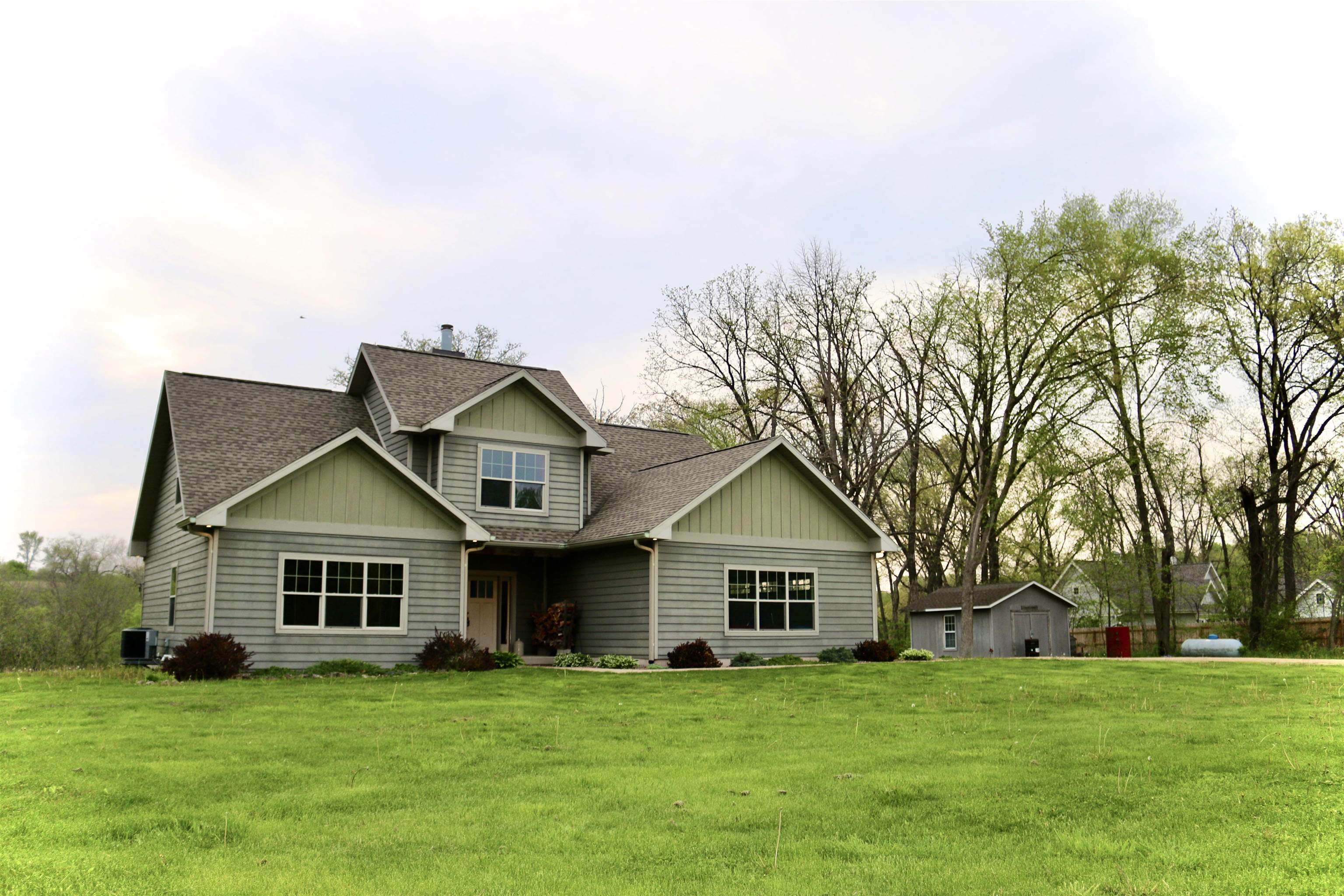 Property Photo: 166 S Rocky Hill Road IL 61036