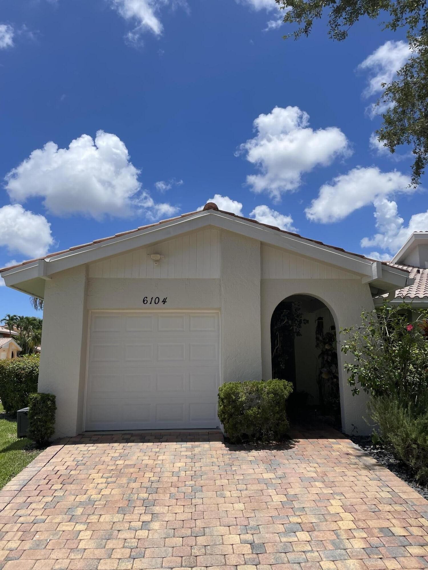 Property Photo:  6104 Belleza Lane  FL 33433 