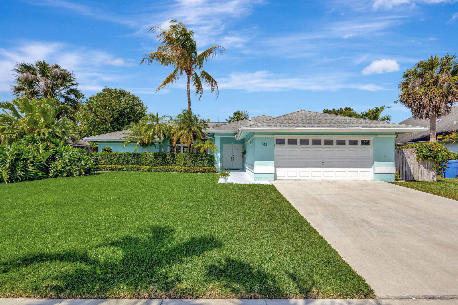 Property Photo:  142 Queens Lane  FL 33411 