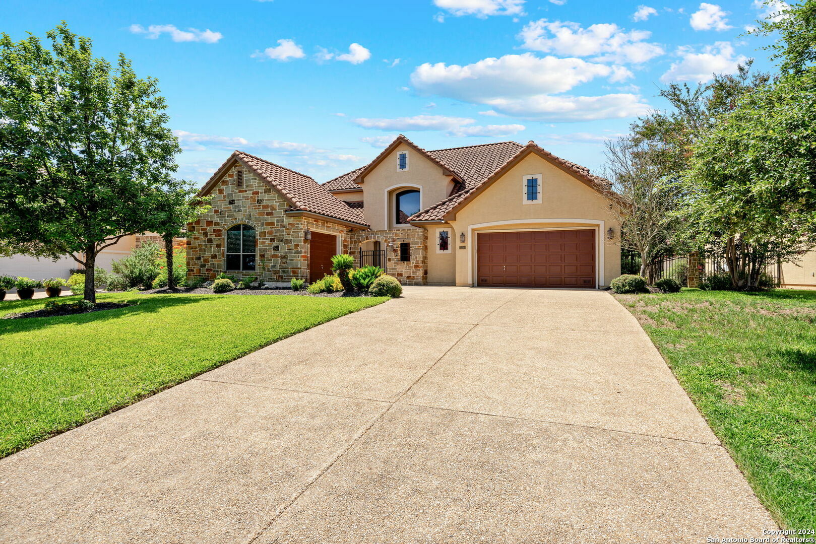 Property Photo: 25011 Fairway Spgs TX 78260