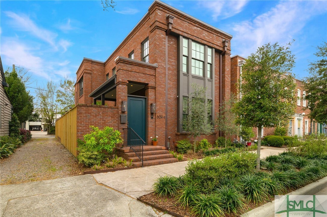 Property Photo: 509 1/2 Tattnall Street GA 31401