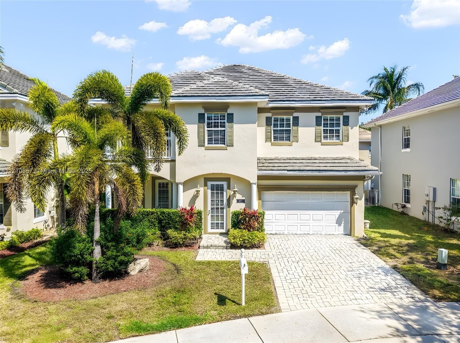 Property Photo:  1307 SW 23rd Ct  FL 33315