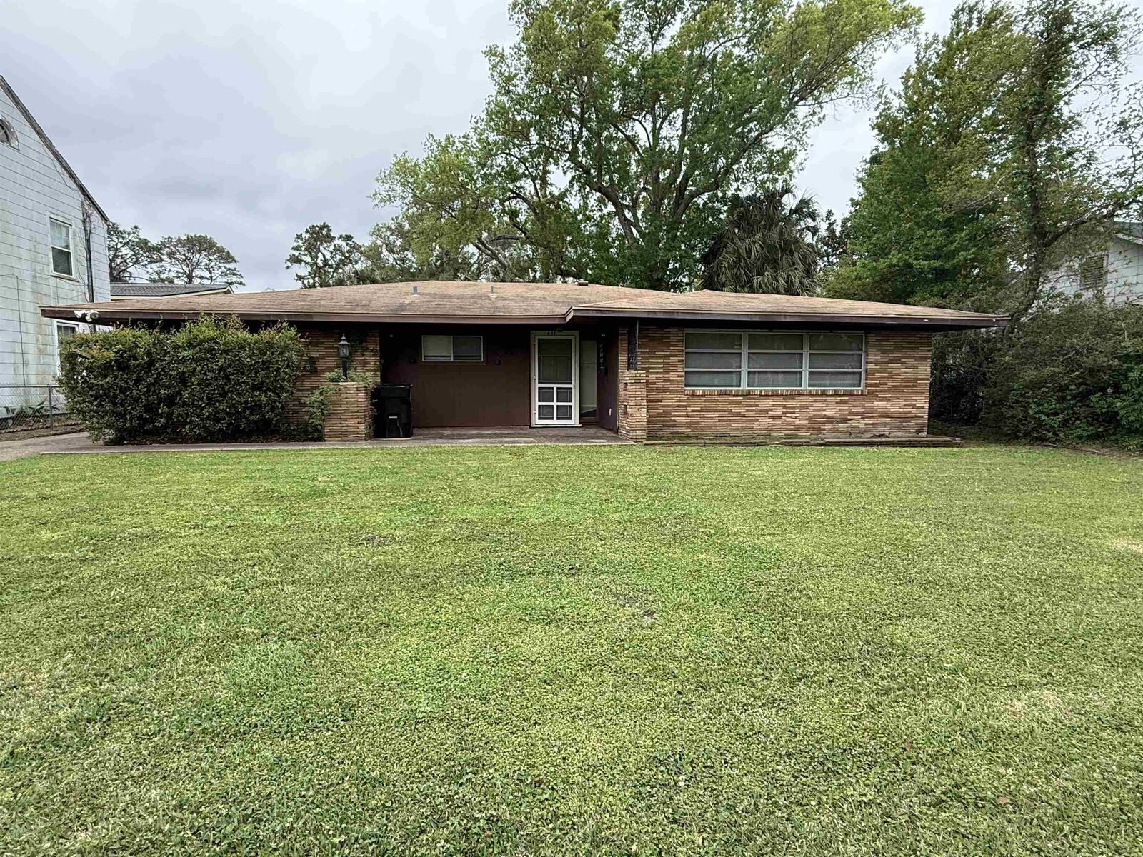 Property Photo:  411 5th Avenue  TX 77642 