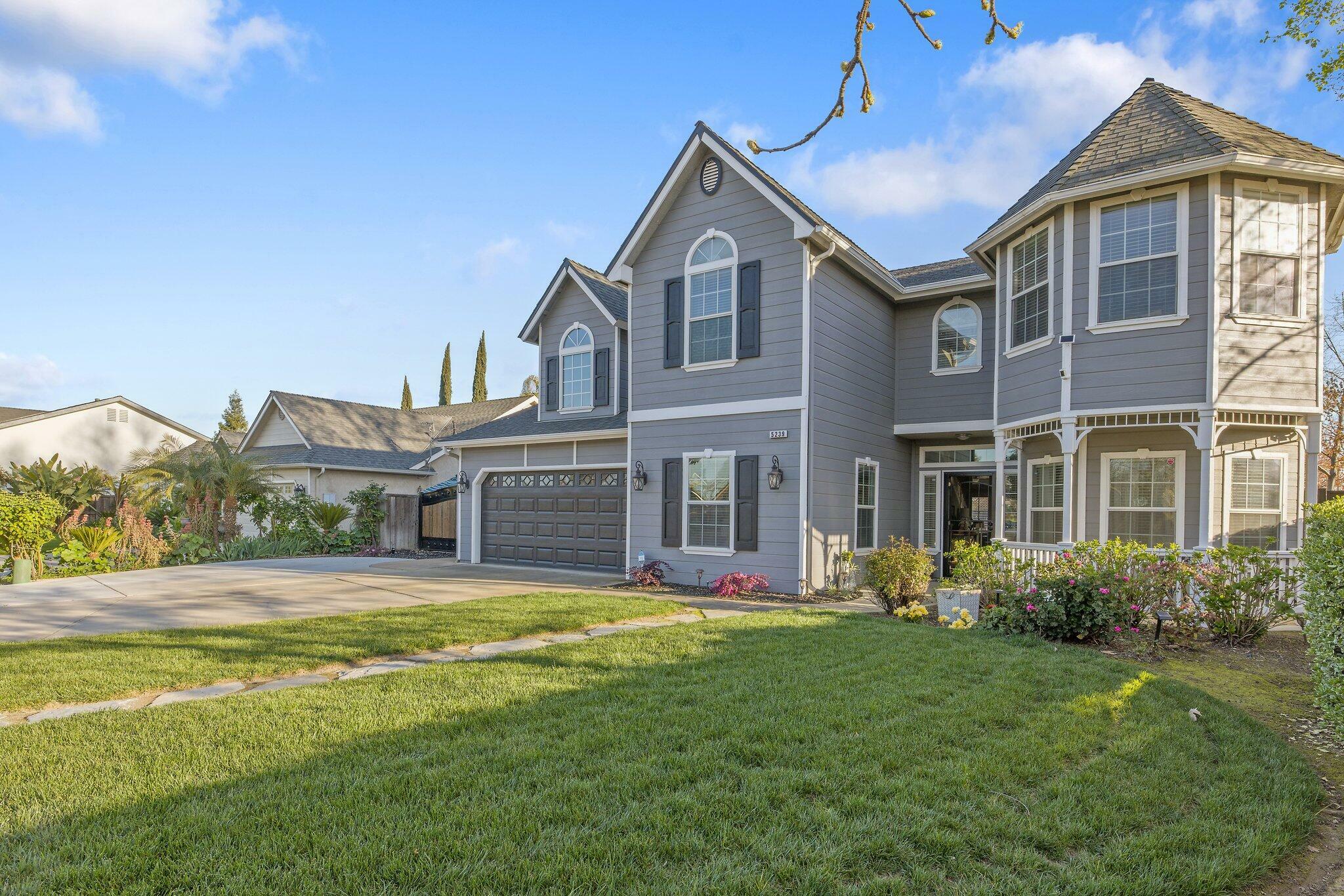 Property Photo: 5239 W Wren Court CA 93291