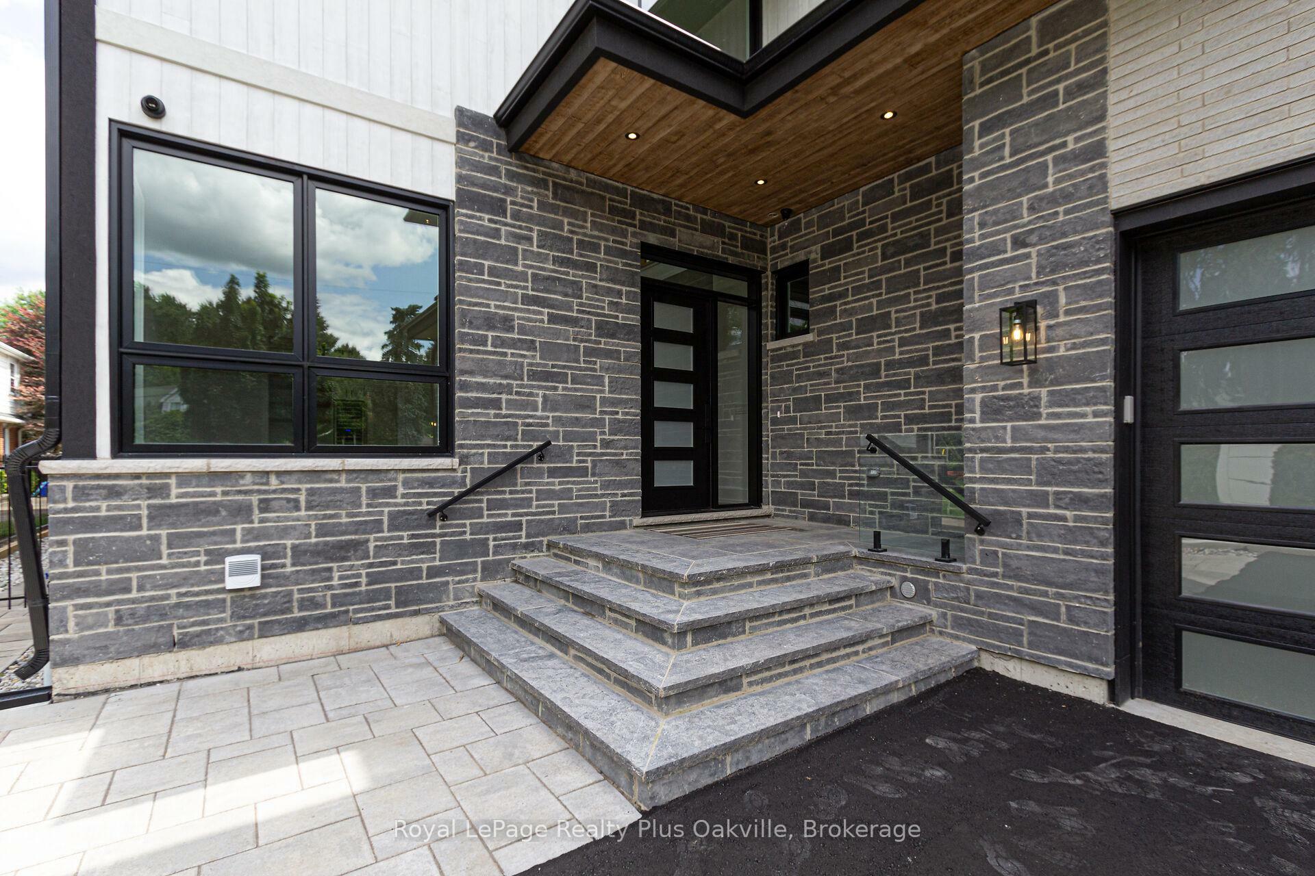 Property Photo: 312 North Shore Boulevard W ON L7T 1A4