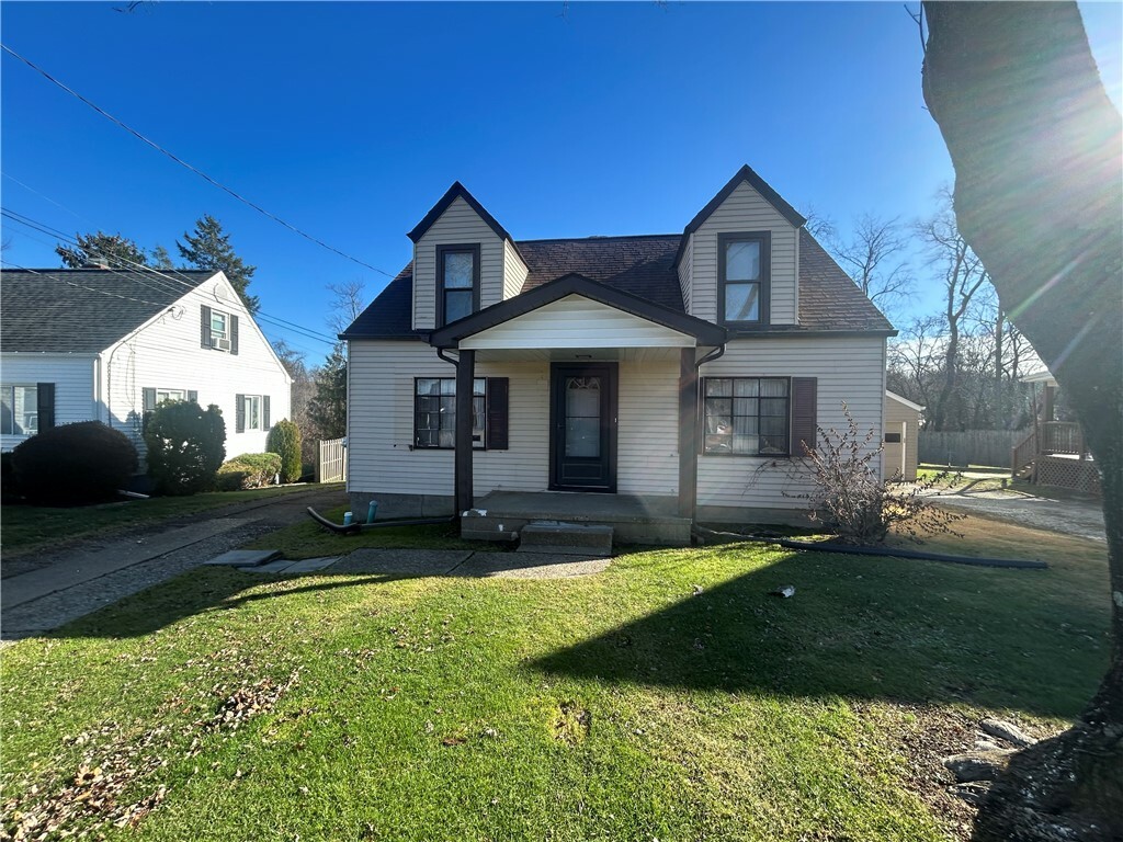 Property Photo: 805 Maple Dr PA 15063