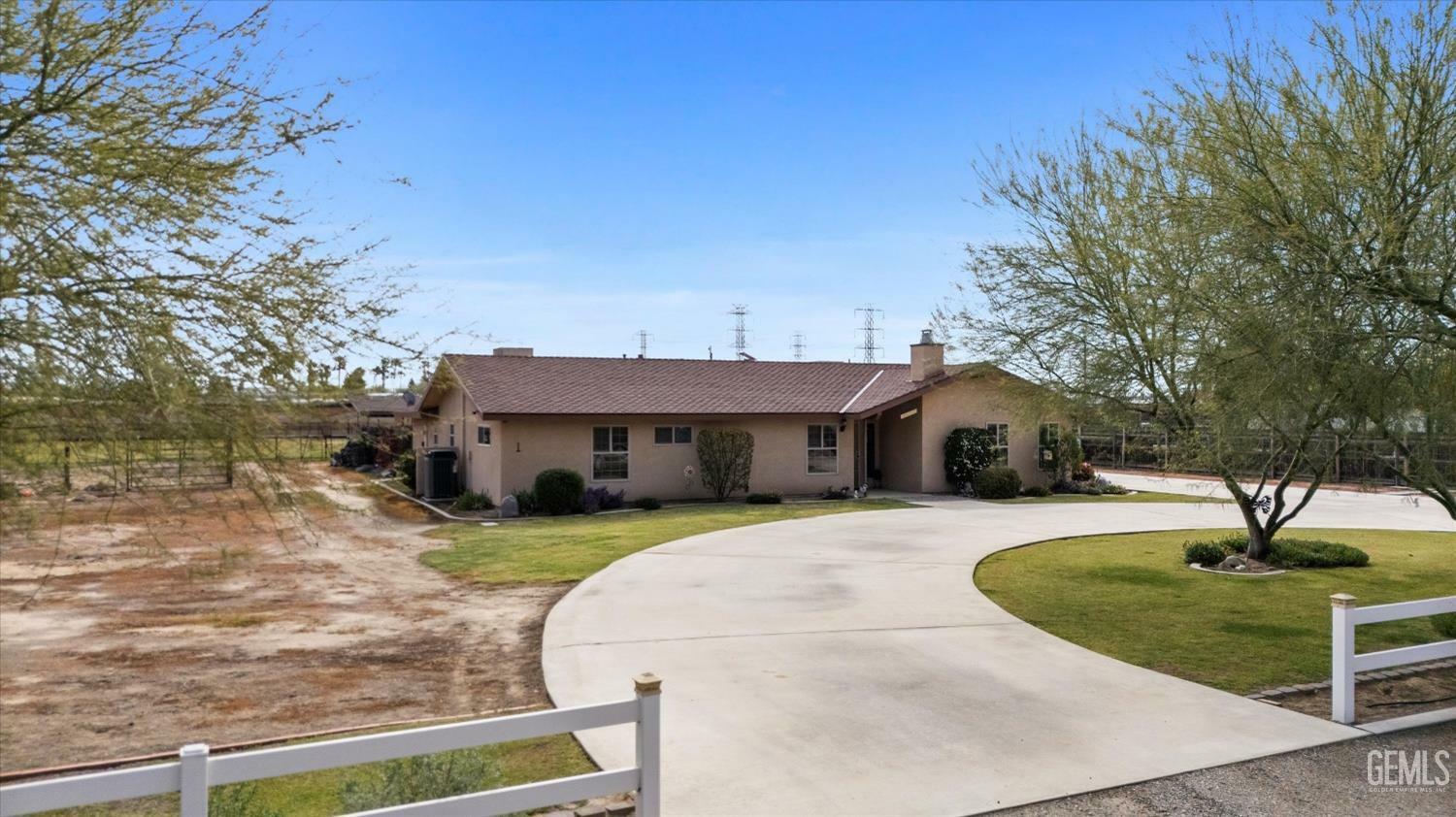 Property Photo: 10213 Meacham Road CA 93312