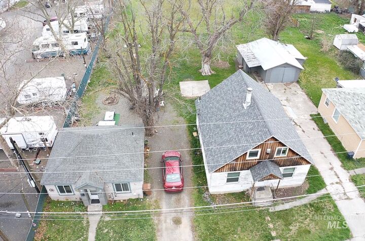 Property Photo:  418 &Amp 422 13th St  WA 99403 