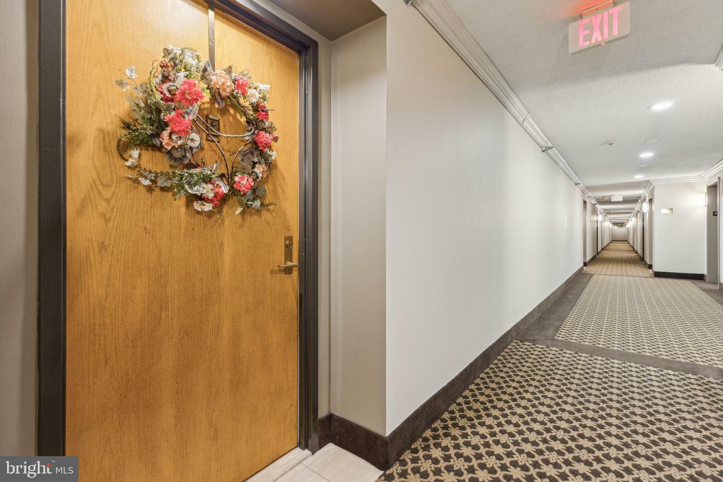 Property Photo: 1808 Old Meadow Road 810 VA 22102