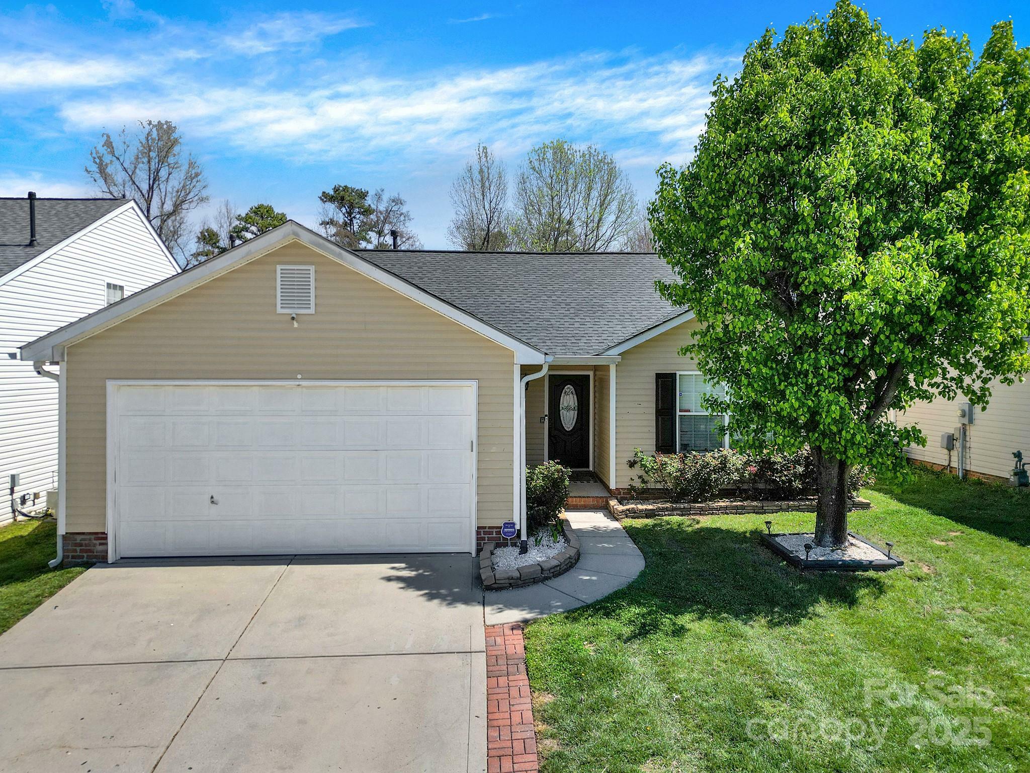 Property Photo: 9209 Tibble Creek Way NC 28227