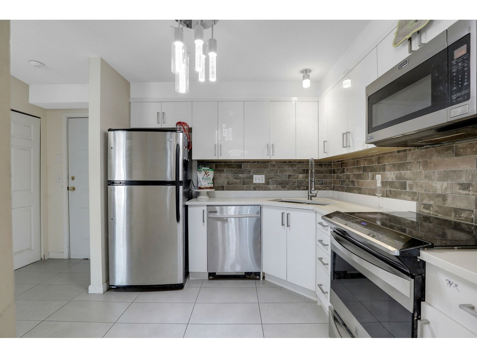 Property Photo: 13780 76 406 BC V3W 1E5
