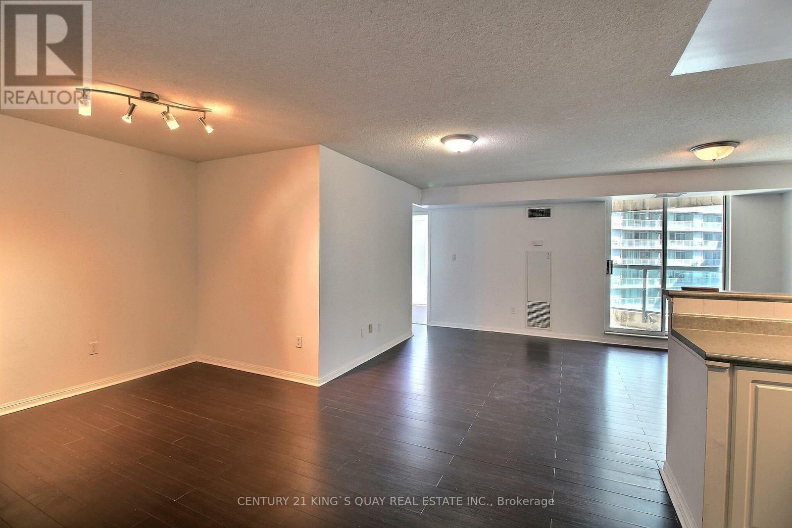 Property Photo: 23 Lorraine Drive 1101 ON M2N 6Z6