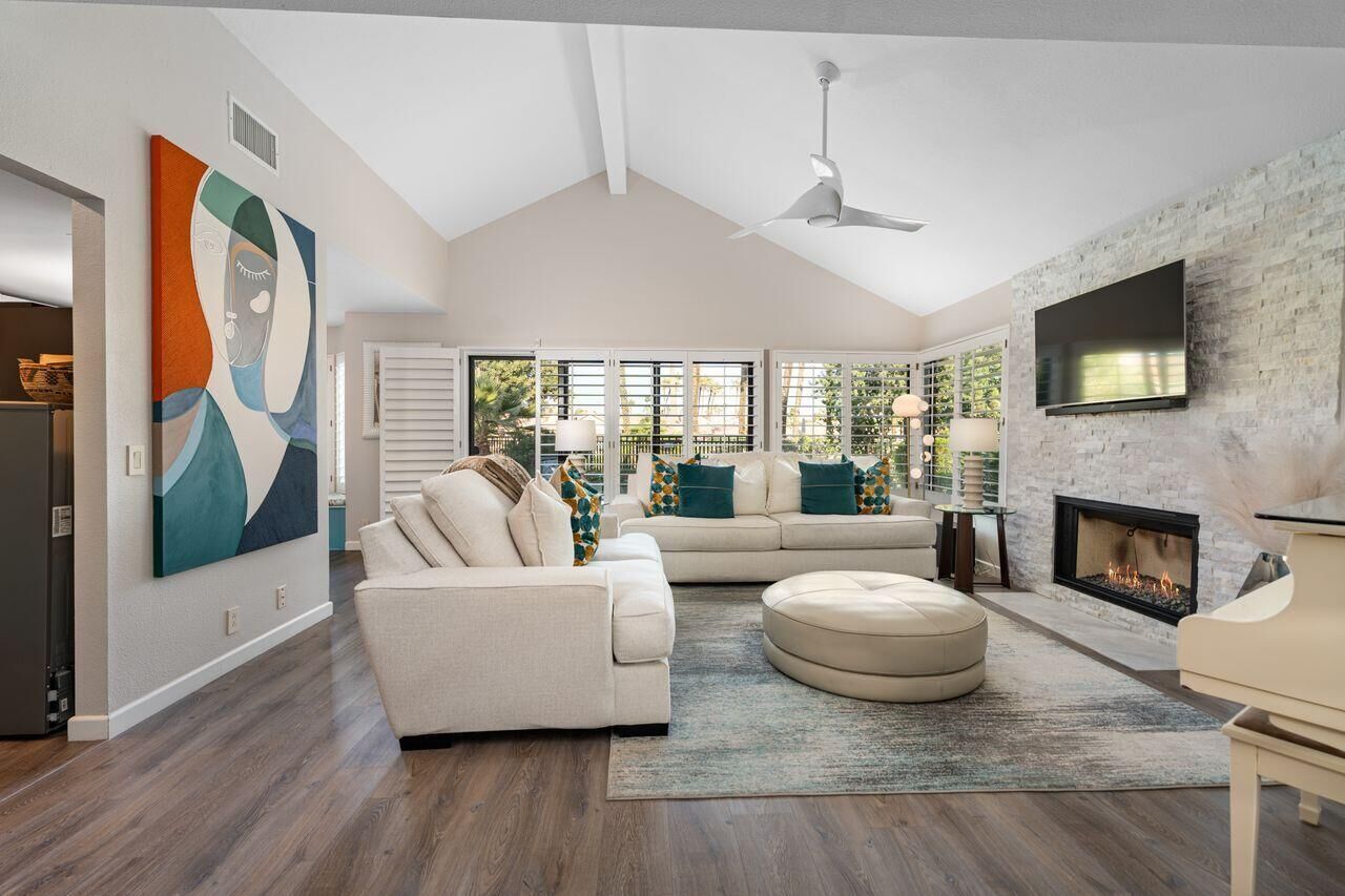 Property Photo: 12 Galicia Court CA 92260