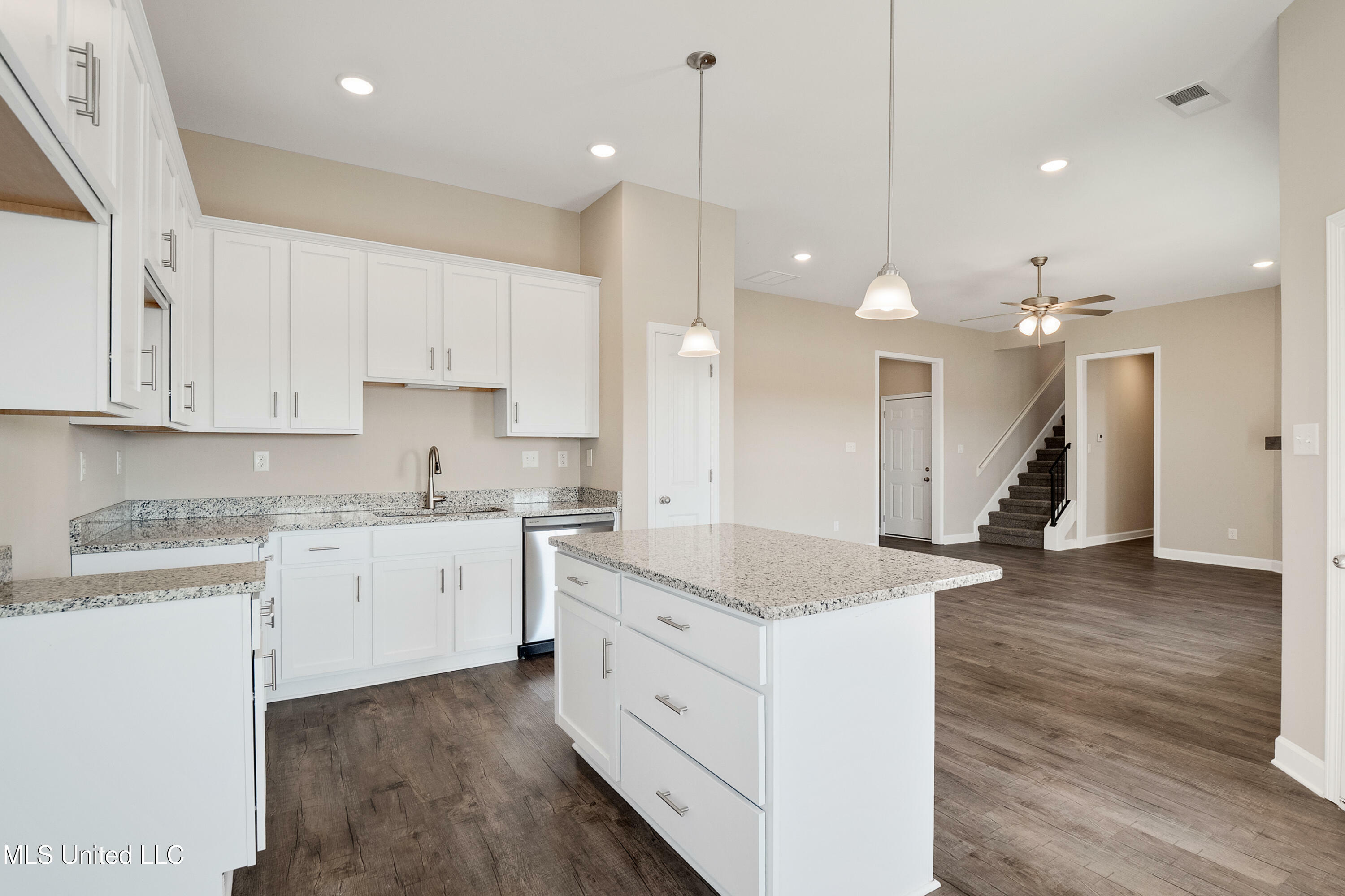 Property Photo: 7560 Newbury Drive MS 38654