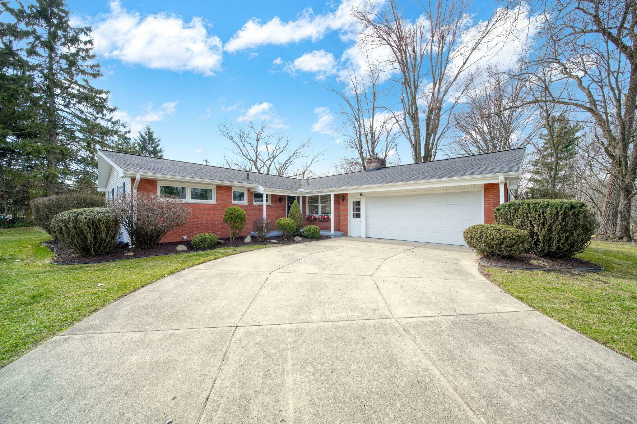 Property Photo: 1313 Westlane Street MI 49203