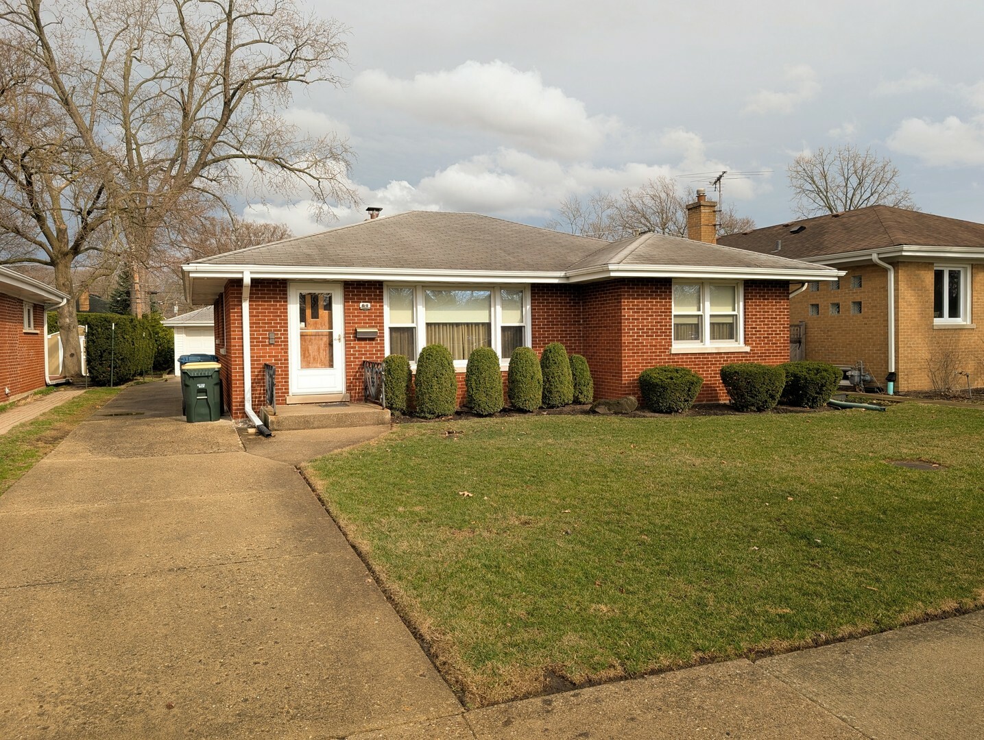 Property Photo:  619 Forestview Avenue  IL 60068 