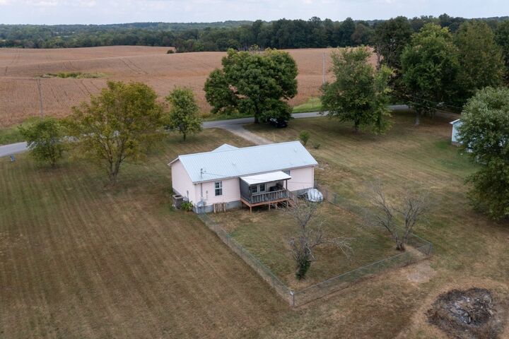 Property Photo:  560 Gregory Rd  TN 37186 