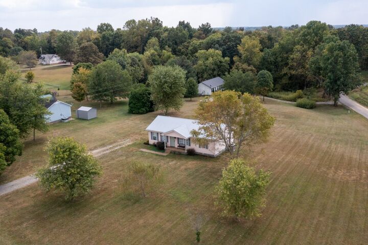 Property Photo:  560 Gregory Rd  TN 37186 