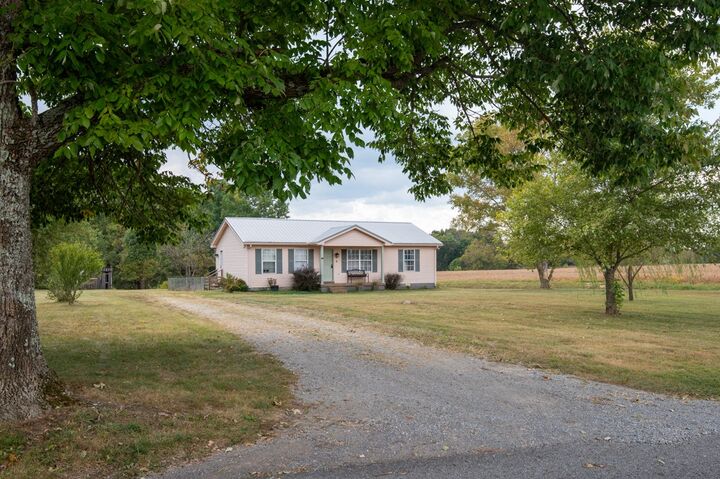 Property Photo: 560 Gregory Rd TN 37186