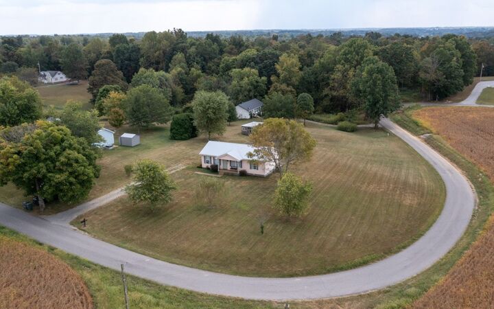 Property Photo:  560 Gregory Rd  TN 37186 