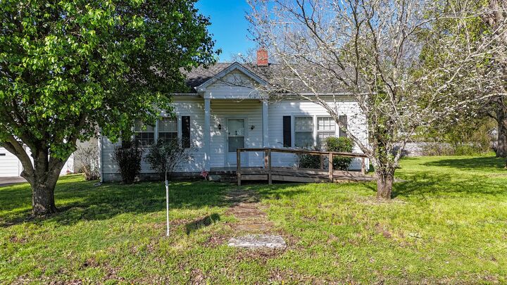 Property Photo: 101 Church St TN 37183