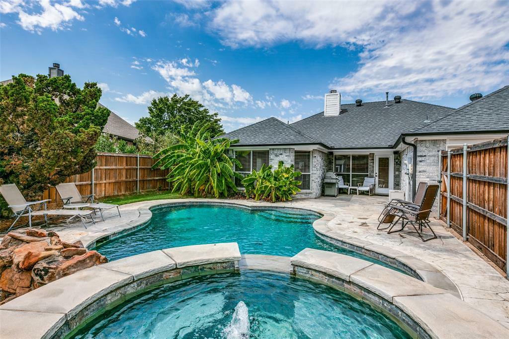Property Photo:  501 Stonehedge Drive  TX 75098 