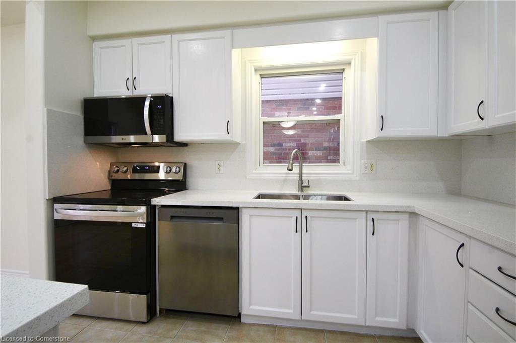 Property Photo: 38 Verona Street ON N2R 1T4