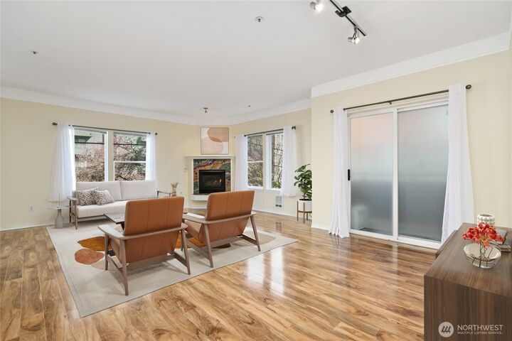 Property Photo: 3271 SW Avalon Way 103 WA 98126