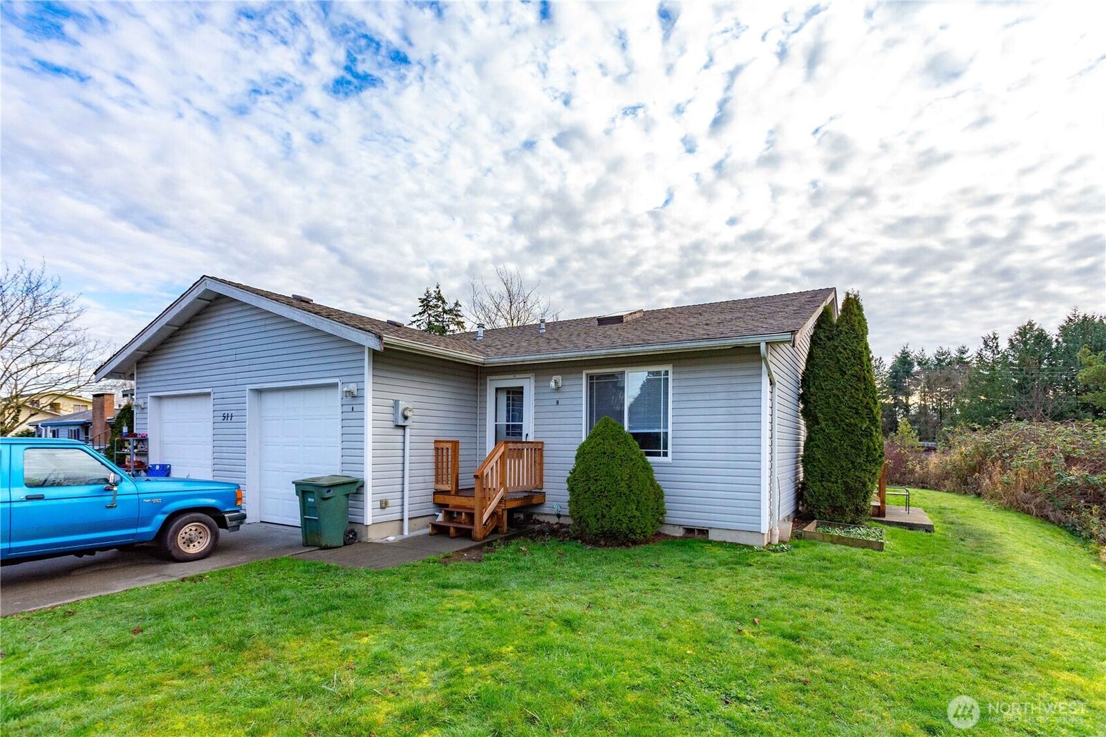 Property Photo:  511  G Street  WA 98230 