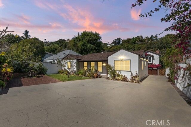 Property Photo:  4009 Beverly Glen Boulevard  CA 91423 