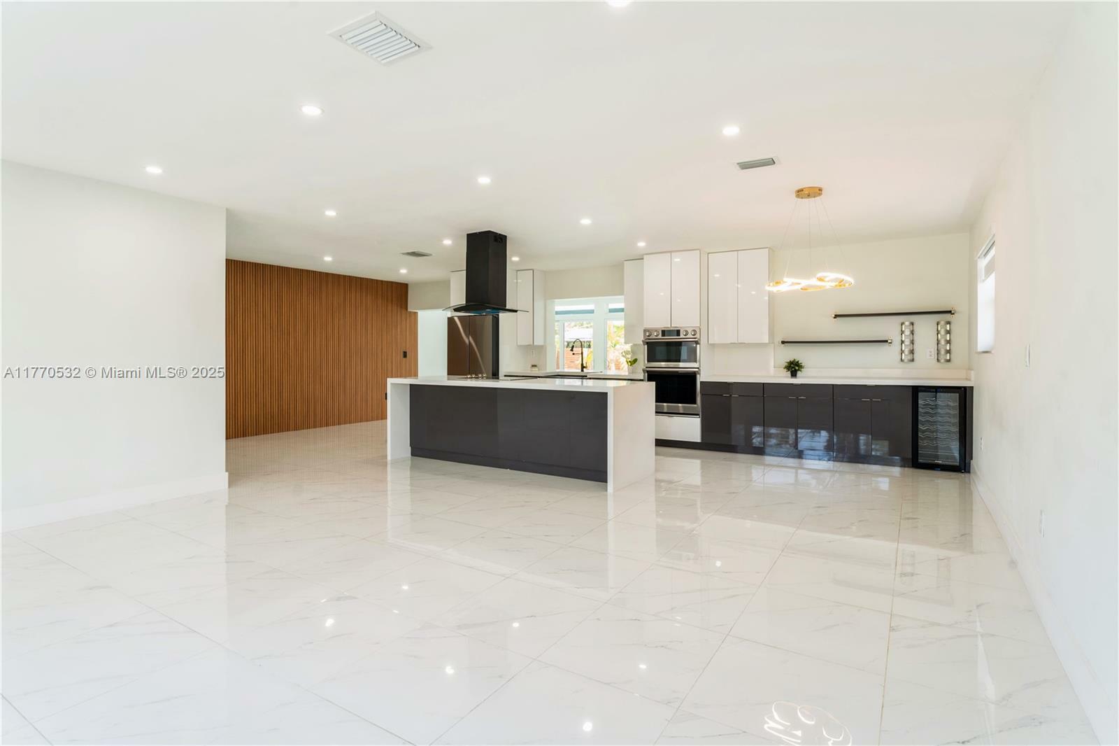 Property Photo: 1446 Scott St FL 33020